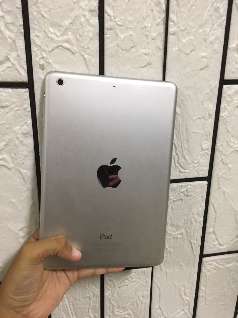 IPAD MINI 2 (Category: iPad) located in Kuala Lumpur. Submitted by rarebear.1fd44d (Listing ID 1462966199, Image 3). Description: Conditions cun All funtions Apple id akan di log out Nak details boleh dm Wifi only Takde defect Dapat case sekali Fast payment only No nego .