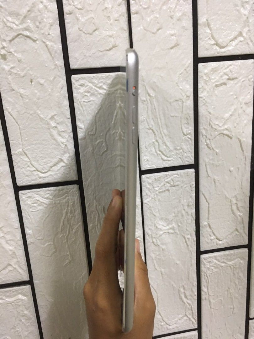 IPAD MINI 2 (Category: iPad) located in Kuala Lumpur. Submitted by rarebear.1fd44d (Listing ID 1462966199, Image 2). Description: Conditions cun All funtions Apple id akan di log out Nak details boleh dm Wifi only Takde defect Dapat case sekali Fast payment only No nego .