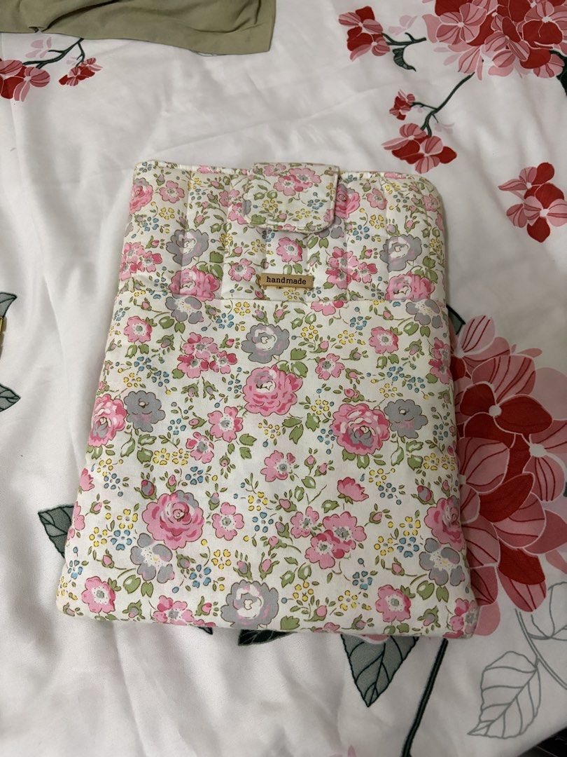 Ipad pouch (Category: Other Stationery & Craft) located in Subang Jaya. Submitted by nkirwan (Listing ID 1462988872, Image 1). Description: - Handmade iPad pouch with a charming floral print. - Features pink roses and delicate blue flowers. - Padded design for device protection. - Ideal for iPads or tablets. - Available for mailing or self-pickup in Subang Jaya..