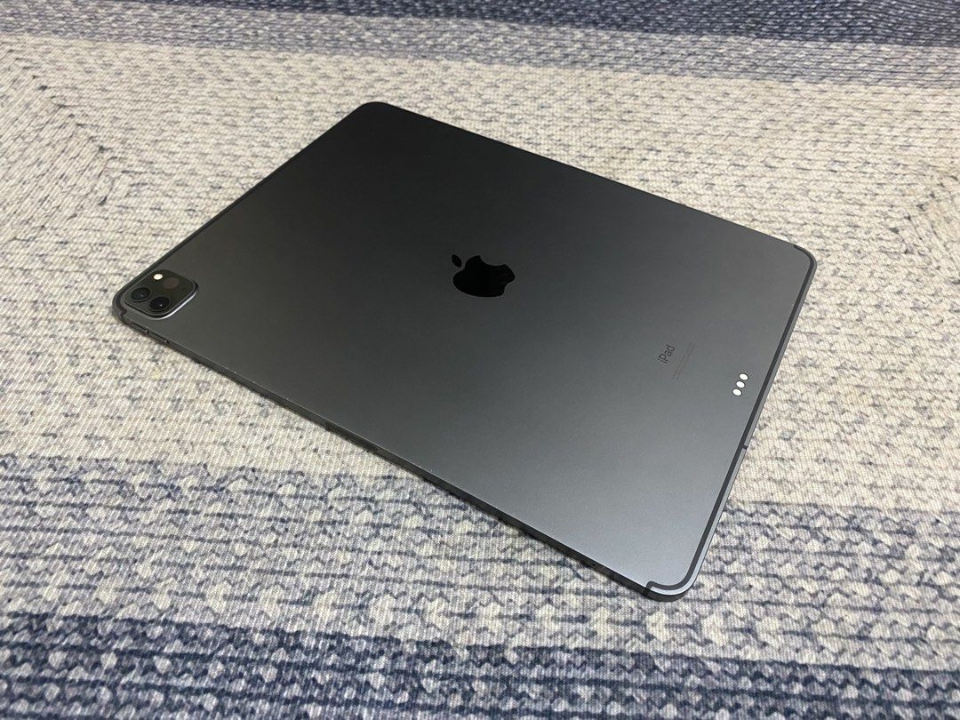 iPad Pro (12.9-inch) 4TH Gen WIFI /cellular sim use (Category: iPad) located in Manila. Submitted by dimladysha50188 (Listing ID 1462937855, Image 1). Description: iPad Pro (12.9-inch) 4TH Gen 128GB WIFI /cellular sim use My Price: 28,500 •iPad Pro (12.9-inch) 4TH Gen •128GB •WIFI with cellular sim •97%SMOOTH Note:check the actual picture my issue lang siya screen yellow line •NO HISTORY OF REPAIR •NO ICLOUD ISSUE inclousin •unit itself •case •ch