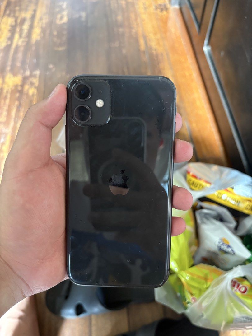 Iphone 11 64gb (Category: iPhone 11 Series) located in Caloocan City. Submitted by rykel1 (Listing ID 1462952359, Image 2). Description: Iphone 11 64gb Globe locked First owner Never been opened All original parts RFS: Upgrade.