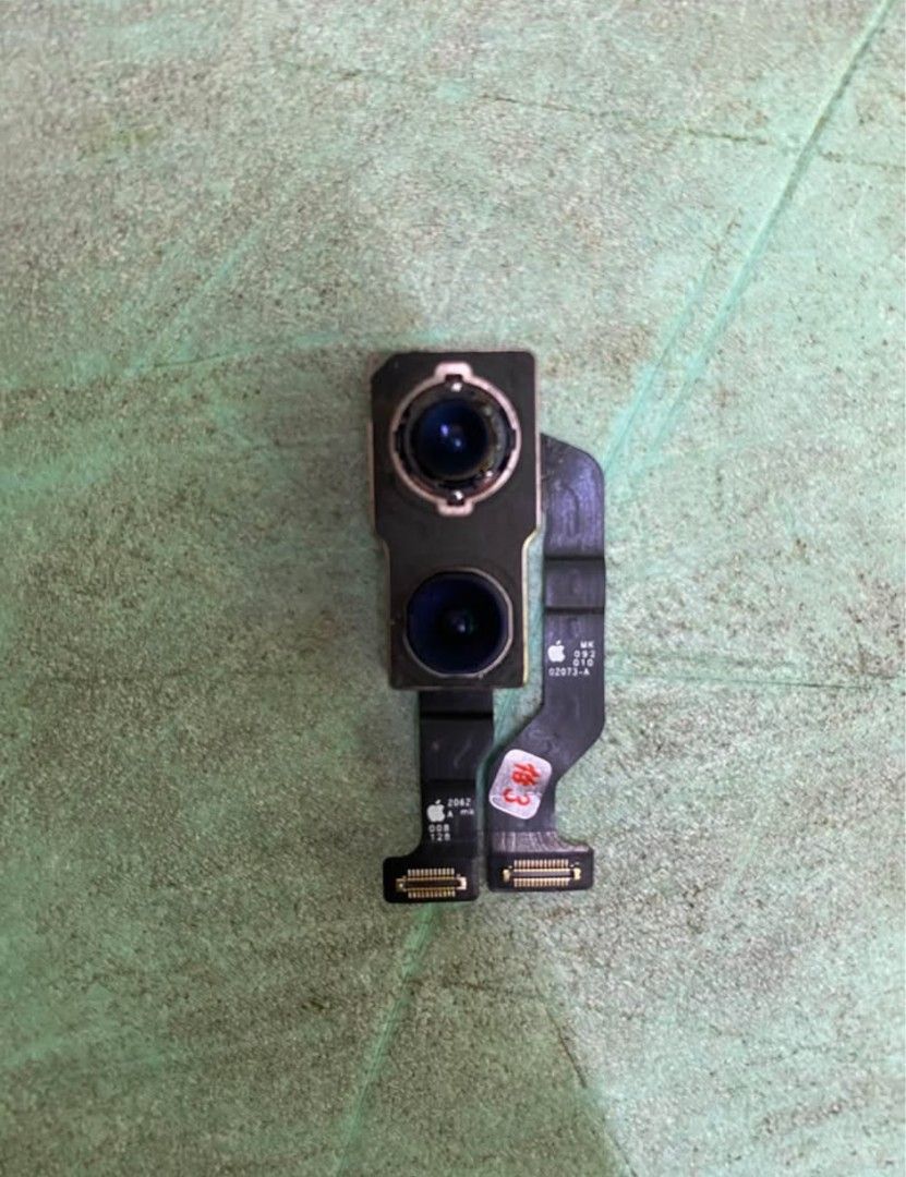 Iphone 11 Original Camera (Part) (Category: Other Mobile & Gadget Accessories) located in Manila. Submitted by chris122805 (Listing ID 1462936896, Image 3). Description: Selling an IPhone 11 part which is the camera. Fully functional and working pa, Unsure for the camera quality since there’s no spare phone to test it pero working pa naman according to the technician..