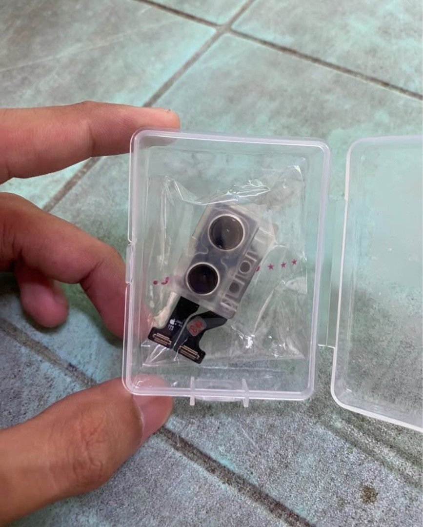 Iphone 11 Original Camera (Part) (Category: Other Mobile & Gadget Accessories) located in Manila. Submitted by chris122805 (Listing ID 1462936896, Image 1). Description: Selling an IPhone 11 part which is the camera. Fully functional and working pa, Unsure for the camera quality since there’s no spare phone to test it pero working pa naman according to the technician..