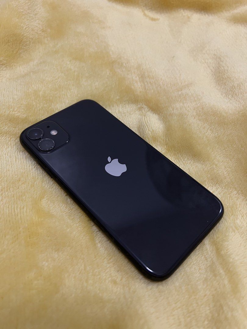 Iphone 11 Rush (Category: iPhone 11 Series) located in Manila. Submitted by maattheooss (Listing ID 1463045314, Image 2). Description: iPhone 11 128GB for sale ₱7,000 Good condition and working properly. 128GB Camera working Speaker/mic working WiFi and Bluetooth working SIM/network working Issue: * Face ID not working * May scratches from use, please see photos Location: Santa Rosa, Laguna Meetup or shipping available. You can test the phone fir