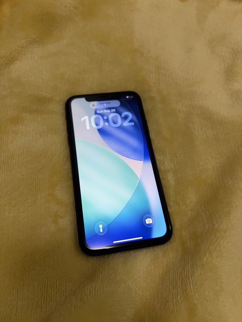 Iphone 11 Rush (Category: iPhone 11 Series) located in Manila. Submitted by maattheooss (Listing ID 1463045314, Image 3). Description: iPhone 11 128GB for sale ₱7,000 Good condition and working properly. 128GB Camera working Speaker/mic working WiFi and Bluetooth working SIM/network working Issue: * Face ID not working * May scratches from use, please see photos Location: Santa Rosa, Laguna Meetup or shipping available. You can test the phone fir