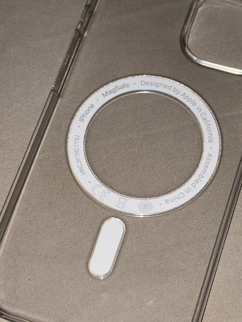 iPhone 14 Clear Case with Magsafe (Category: Cases & Sleeves) located in Paranaque City. Submitted by gabbysells__ (Listing ID 1463026411, Image 3). Description: No issues rfs: bought a new phone.