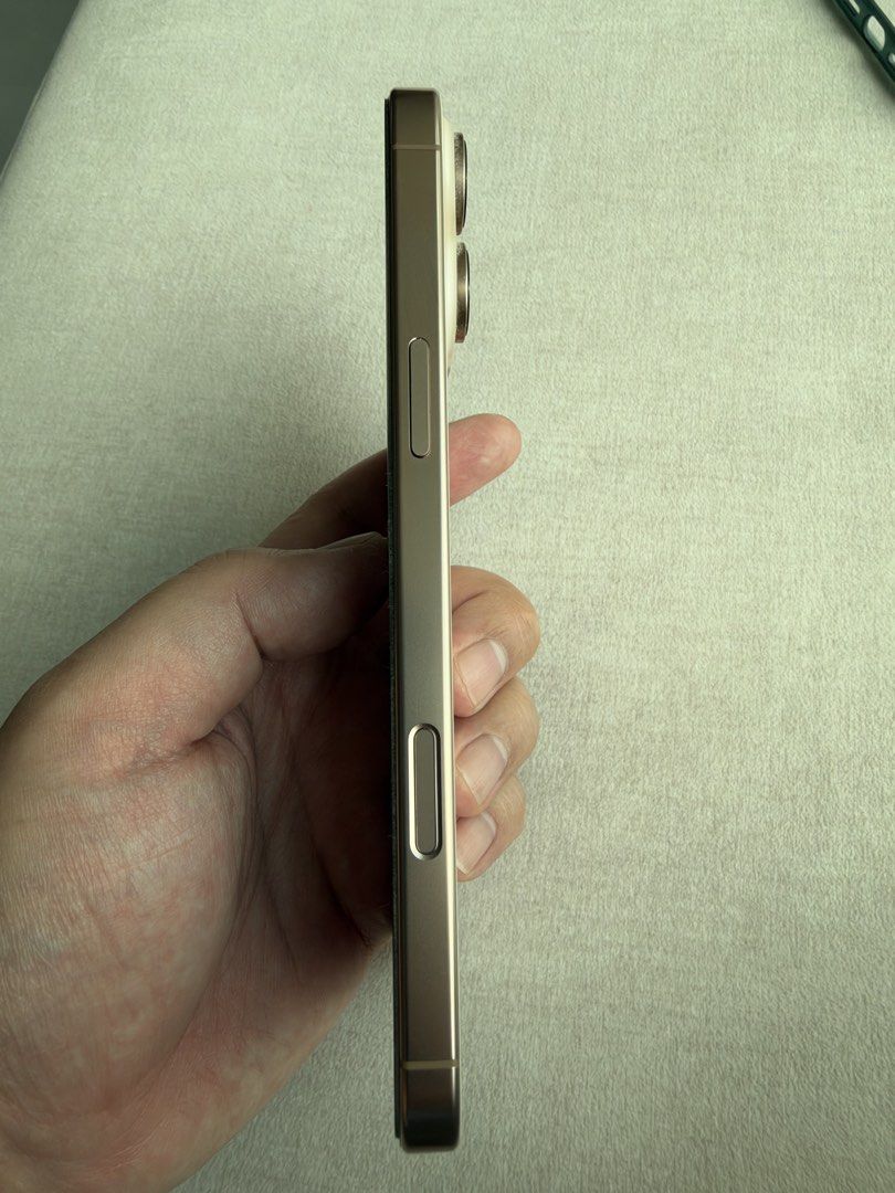 iPhone 16 pro max 512gb 沙漠金色 （分類：undefined）位於 Hong Kong。 由 chihochan 提交（商品編號 1462914432，圖片 3）。簡介： 電池86%, 無花，無維修過，首次使用24年9月。