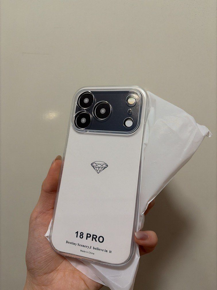 iPhone 18 pro clear case （分類：手機套及手機殻）位於 Hong Kong。 由 kbeautyhunter 提交（商品編號 1463044467，圖片 2）。簡介： Brand new Clear case。