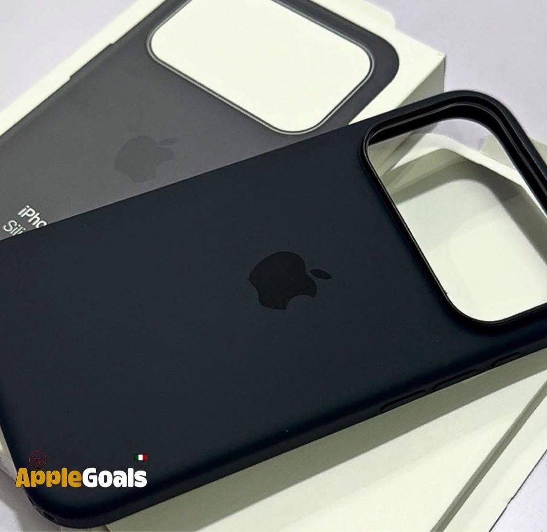 iPhone 18 Pro MagSafe Silicone Case [Black] (Category: Cases & Sleeves) located in Manila. Submitted by mercedgret74092 (Listing ID 1463053048, Image 2). Description: Also available for 18 pro max.