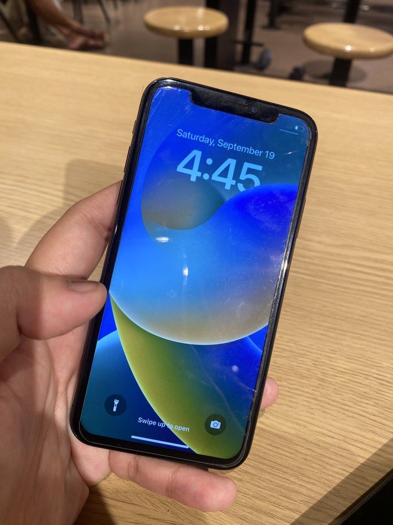 IPHONE X 256 GB FU (Category: iPhone X Series) located in Kawit. Submitted by zensstuffs (Listing ID 1463095763, Image 2). Description: 5500 OPEN TAWAD SURE BUYER OR SWAP SA MAY ADD IPHONE X 256 GB FU ANYSIM/OPENLINE UNLI RESET 80% BH issue: face id and backglass kita din sa cam sa gilid yung basag as seen sa pic 100plus lang sa toktik bglass.