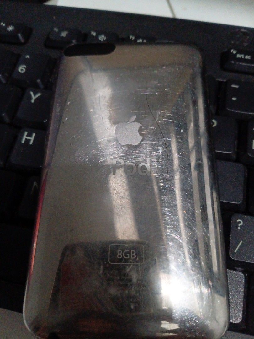 Ipod touch 2nd gen 8gb (Category: Cases & Sleeves) located in Pasig City. Submitted by alvinarmalite (Listing ID 1463026879, Image 2). Description: selling as is dead battery connect to itunes error touch screen not working for parts or repair negotiable.