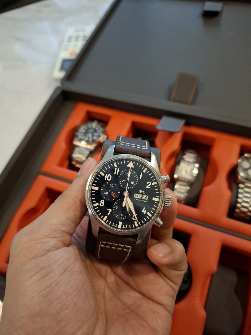 IWC Pilot (Category: Luxury Watches) located in Muntinlupa City. Submitted by victorb85 (Listing ID 1462947756, Image 2). Description: 2019 IWC Pilot 43mm, Le Petit Comes with OE brown strap Good as new, unpolished Alabang Area.