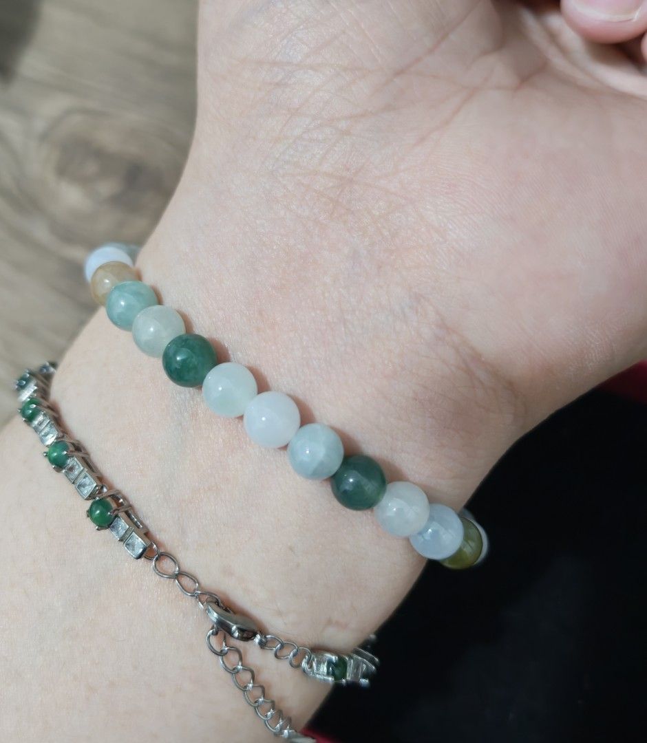 Jadeite Bracelet Duo Bao (Category: Bracelets) located in Bacoor. Submitted by jadeitemaster (Listing ID 1463085486, Image 1). Description: With Icy small donut Around 19cm Have beads with stonelines. Handmade by me. Thia is unique with donut in the middle..