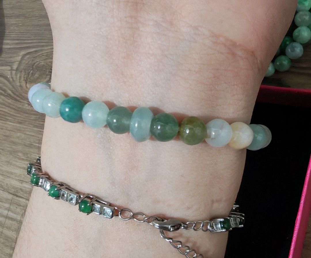 Jadeite Bracelet Duo Bao (Category: Bracelets) located in Bacoor. Submitted by jadeitemaster (Listing ID 1463085486, Image 2). Description: With Icy small donut Around 19cm Have beads with stonelines. Handmade by me. Thia is unique with donut in the middle..