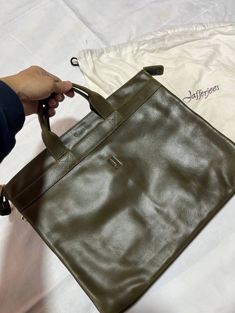 Jafferjees Acorn Street Office Bag (Category: Luxury Bags & Wallets) located in Quezon City. Submitted by michypeachyy1 (Listing ID 1463047689, Image 2). Description: 7000 plus shipment only almost new Dark Olive Green colorway.