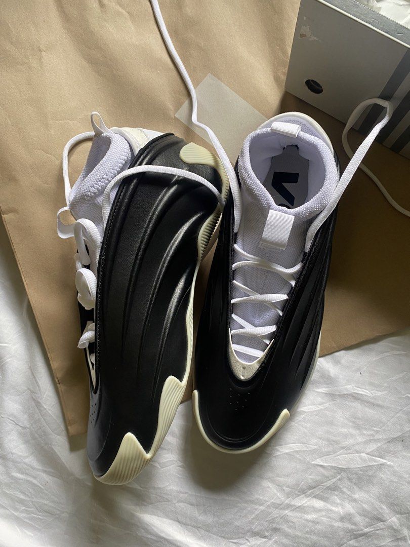 James Harden Adidas Vol 9 (Category: Other Sports Equipment and Supplies) located in Manila. Submitted by ejothegod (Listing ID 1462925407, Image 2). Description: Hi for sale basketball shoes Adidas James Harden Vol 9 -brandnew -size 11.5 4.5k nalang po fixed price napo Rfs: wrong size 🥹malaki sakin ng onti gift sya Calamba laguna or lipa batangas loc.