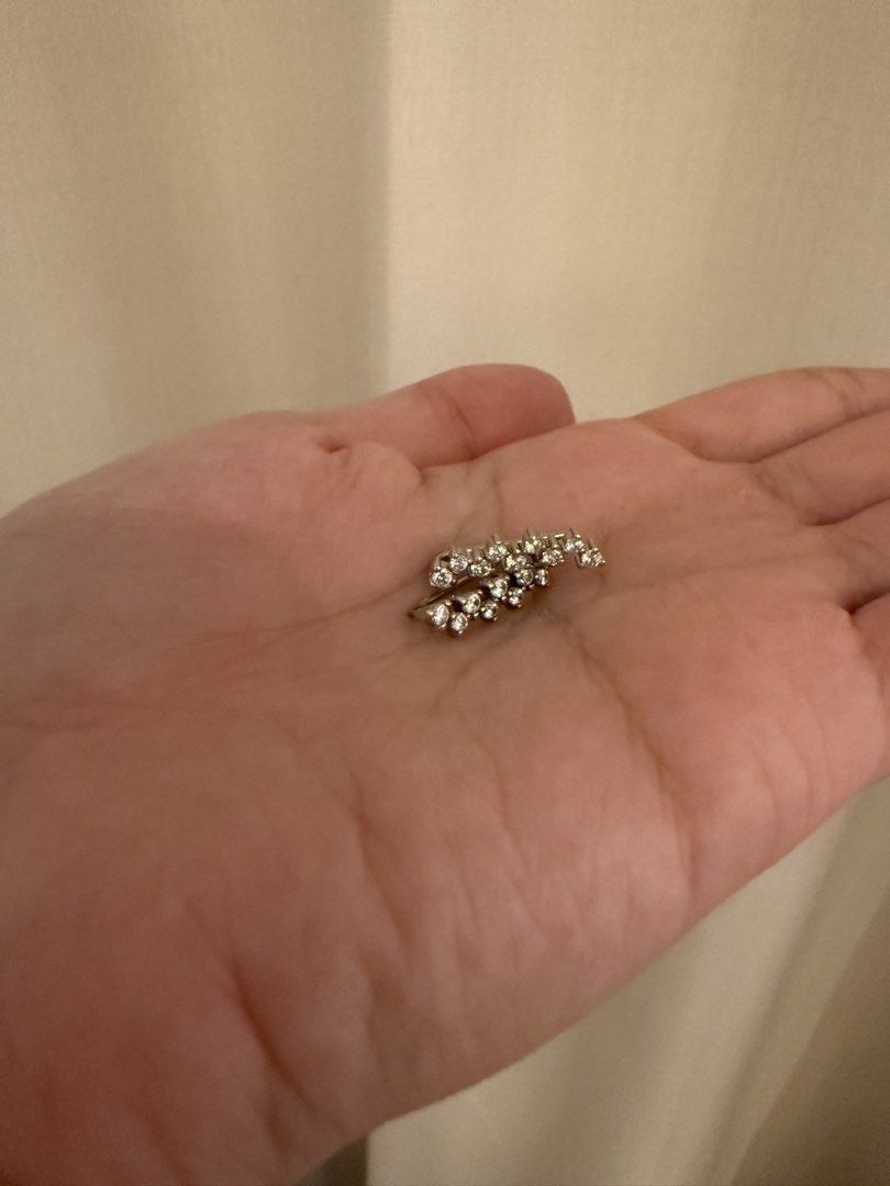 J&CO Sparkly Ear Climber Earrings (Category: Earrings) located in Manila. Submitted by jimmy_juniorrr (Listing ID 1462956589, Image 3). Description: - Ear climber earrings with a line of sparkly clear stones. - Designed to go up the ear, adding a touch of shine. - Easy and comfortable to wear. - Sold as a pair. - Please check photos for detailed views..