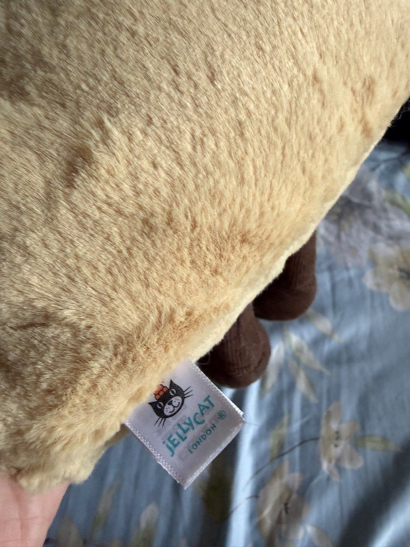 Jellycat taco (Category: Plushies & Soft Toys) located in Marikina City. Submitted by lostthingsmnl (Listing ID 1462905619, Image 3). Description: Jelly cat taco retired. With minor flaw (stitched foot) guaranteed authentic.