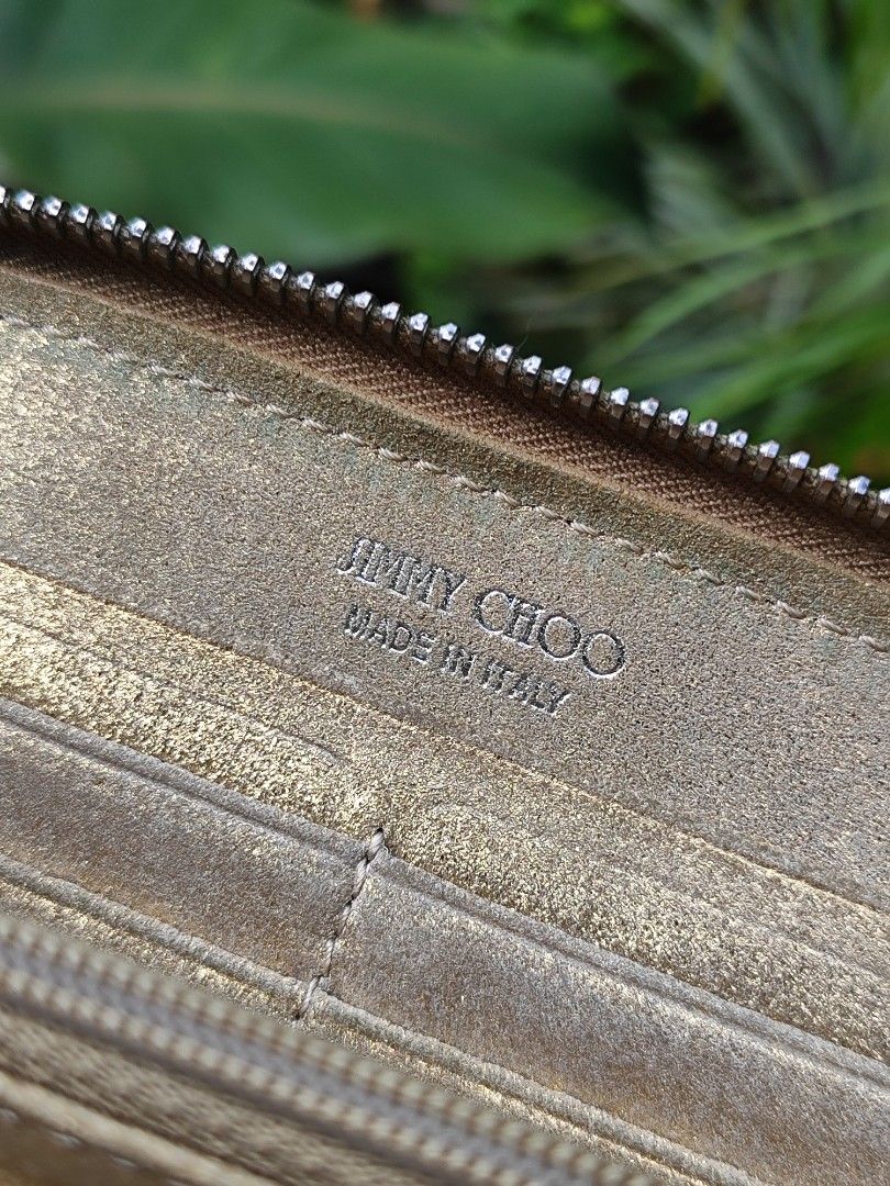 Jimmy Choo (Category: Luxury Bags & Wallets) located in Bacolod City. Submitted by johnthrift (Listing ID 1462927257, Image 3). Description: Jimmy Choo Bagsak Sale Authentic In very good condition Metallic Leather Suede 8 card slots Napakasolid pa nang condition Ang mahal pa nito Dm me.