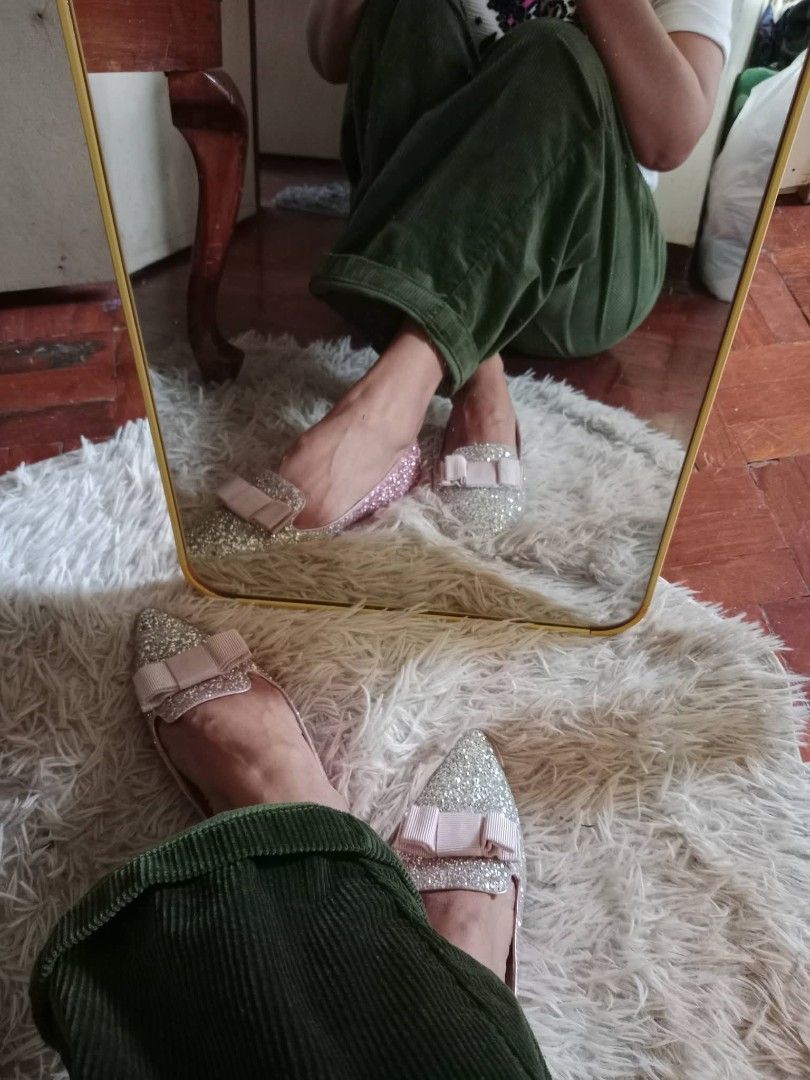 Jimmy Choo (Category: Flats & Sandals) located in Angeles City. Submitted by mjshoppingretail (Listing ID 1462934069, Image 3). Description: Jimmy Choo size 37half excellent used.