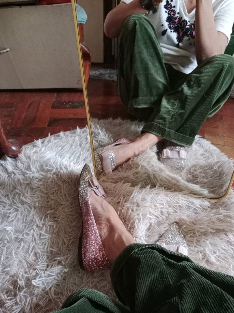 Jimmy Choo (Category: Flats & Sandals) located in Angeles City. Submitted by mjshoppingretail (Listing ID 1462934069, Image 2). Description: Jimmy Choo size 37half excellent used.