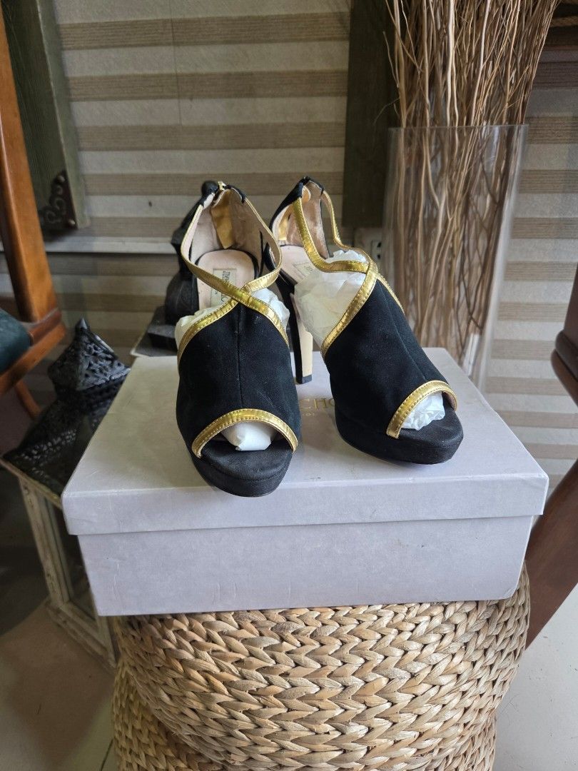 Jimmy Choo black saude Heels (Category: Heels) located in Caloocan City. Submitted by luxesavvy63110 (Listing ID 1462898645, Image 1). Description: .