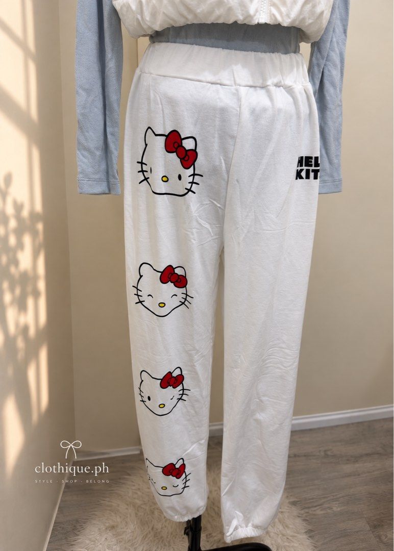 Jogger Hello Kitty (Category: Joggers) located in Makati City. Submitted by clothique.ph (Listing ID 1462900845, Image 3). Description: ୨୧ ˚₊‧ 𝓢𝓪𝓷𝓻𝓲𝓸 𝔁 𝓢𝓗𝓔𝓘𝓝 🎀🫧 𝓒𝓸𝓵𝓵𝓪𝓫𝓸𝓻𝓪𝓽𝓲𝓸𝓷 𝓟𝓲𝓮𝓬𝓮 ♡ 🎀 𝓑𝓻𝓪𝓷𝓭 𝓝𝓮𝔀 🏷️ 𝓦𝓲𝓽𝓱 𝓞𝓻𝓲𝓰𝓲𝓷𝓪𝓵 𝓣𝓪𝓰𝓼 🛍️ 𝓦𝓲𝓽𝓱 𝓘𝓷𝓭𝓲𝓿𝓲𝓭𝓾𝓪𝓵 𝓟𝓸𝓾𝓬𝓱 📏 𝓢𝓲𝔃𝓮: 27–30 ✨ 1 𝓼𝓽𝓸𝓬𝓴 𝓸𝓷𝓵𝔂! 𐙚 𝓒𝓾𝓽𝓮, 𝓻𝓪𝓻𝓮 & 𝓻𝓮𝓪𝓭𝔂 𝓽𝓸 𝓼𝓱𝓸𝓹. 🩷 ♡ 𝓓𝓜 𝓽𝓸 𝓬𝓵𝓪𝓲𝓶 ♡.