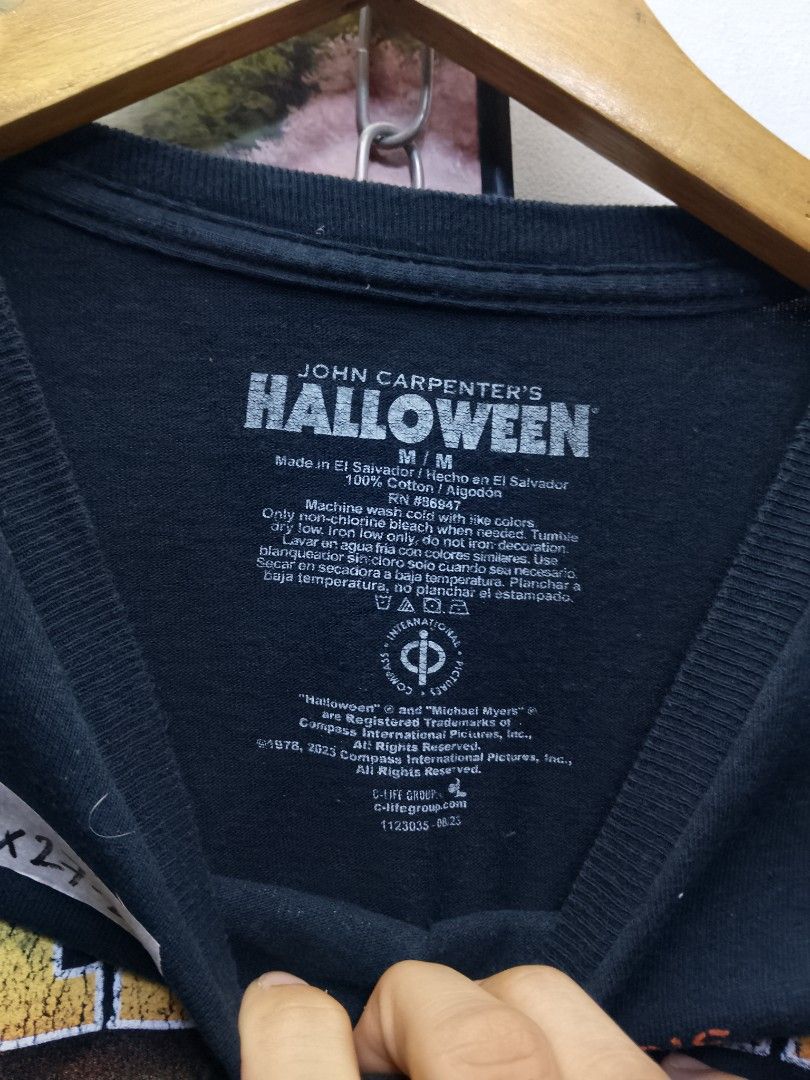 John carpenters Halloween tee (Category: Tshirts & Polo Shirts ) located in Valenzuela. Submitted by joshwrldselection (Listing ID 1463059718, Image 2). Description: medium - large very good condition need wash only thrift..