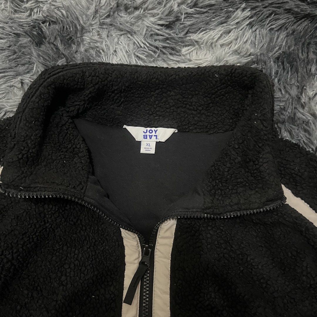 Joy Lab Womens Black Sherpa (Category: Coats, Jackets and Outerwear) located in Binan City. Submitted by johncarlosmago_ (Listing ID 1462896827, Image 2). Description: 400 +shipped.