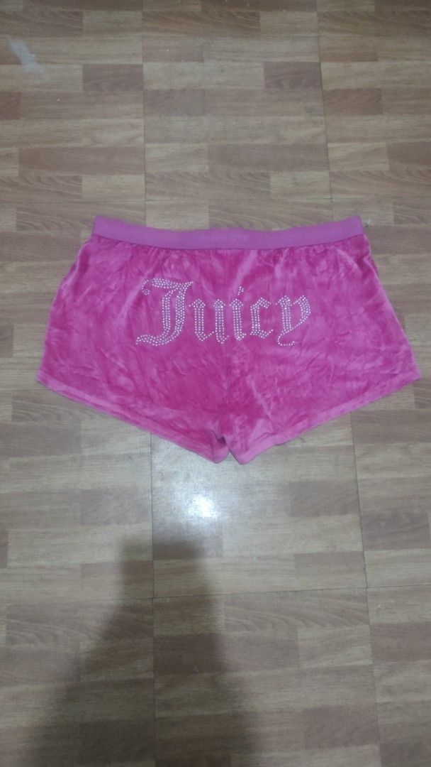 Juicy Couture Baddie Short (Category: Shorts) located in Cabuyao City. Submitted by THRIFTHITS (Listing ID 1463037712, Image 1). Description: Juicy Couture Baddie short .