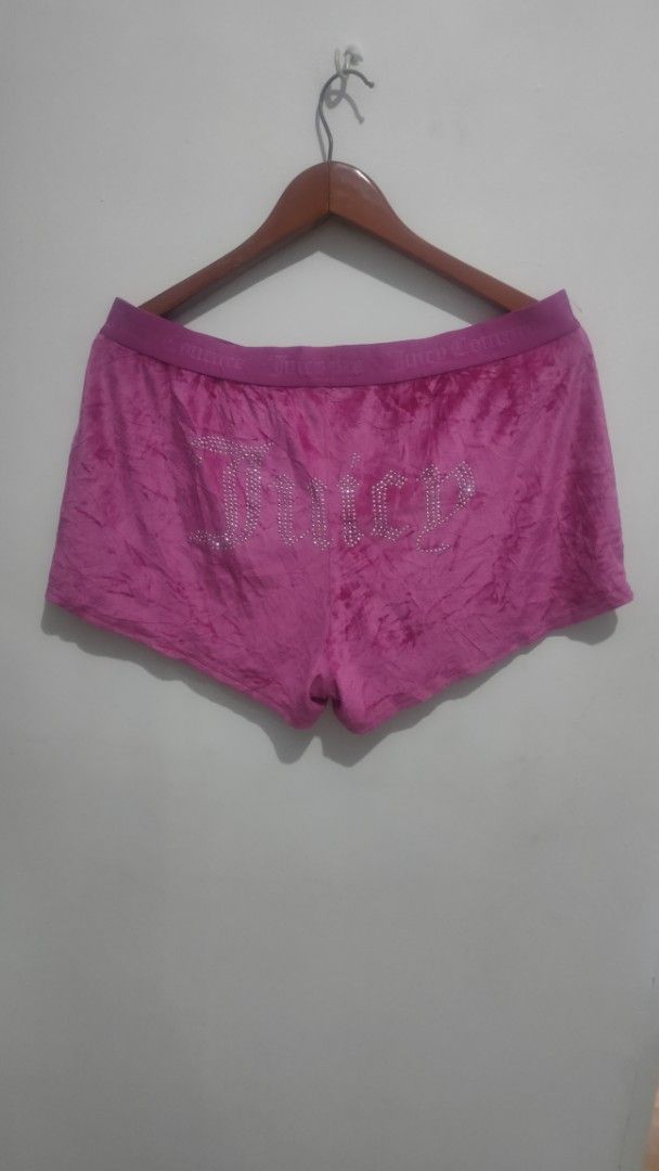 Juicy Couture Baddie Short (Category: Shorts) located in Cabuyao City. Submitted by THRIFTHITS (Listing ID 1463037712, Image 3). Description: Juicy Couture Baddie short .