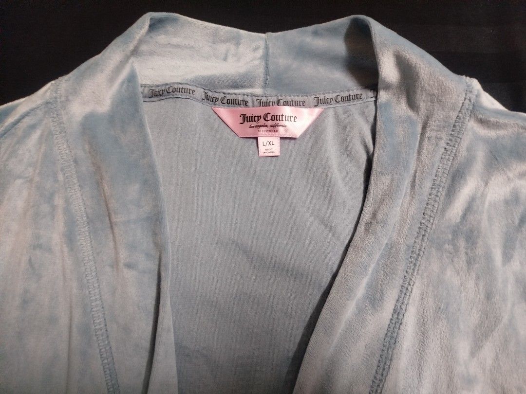 Juicy Couture Bath Robe (Category: Undergarments & Loungewear) located in San Juan City. Submitted by reddvelasquez4298 (Listing ID 1462939954, Image 3). Description: Juicy Couture Bath Robe Size L-XL on tag 21 Width 38 Length As New Condition Issues stains, check photos. 700 pesos DM.