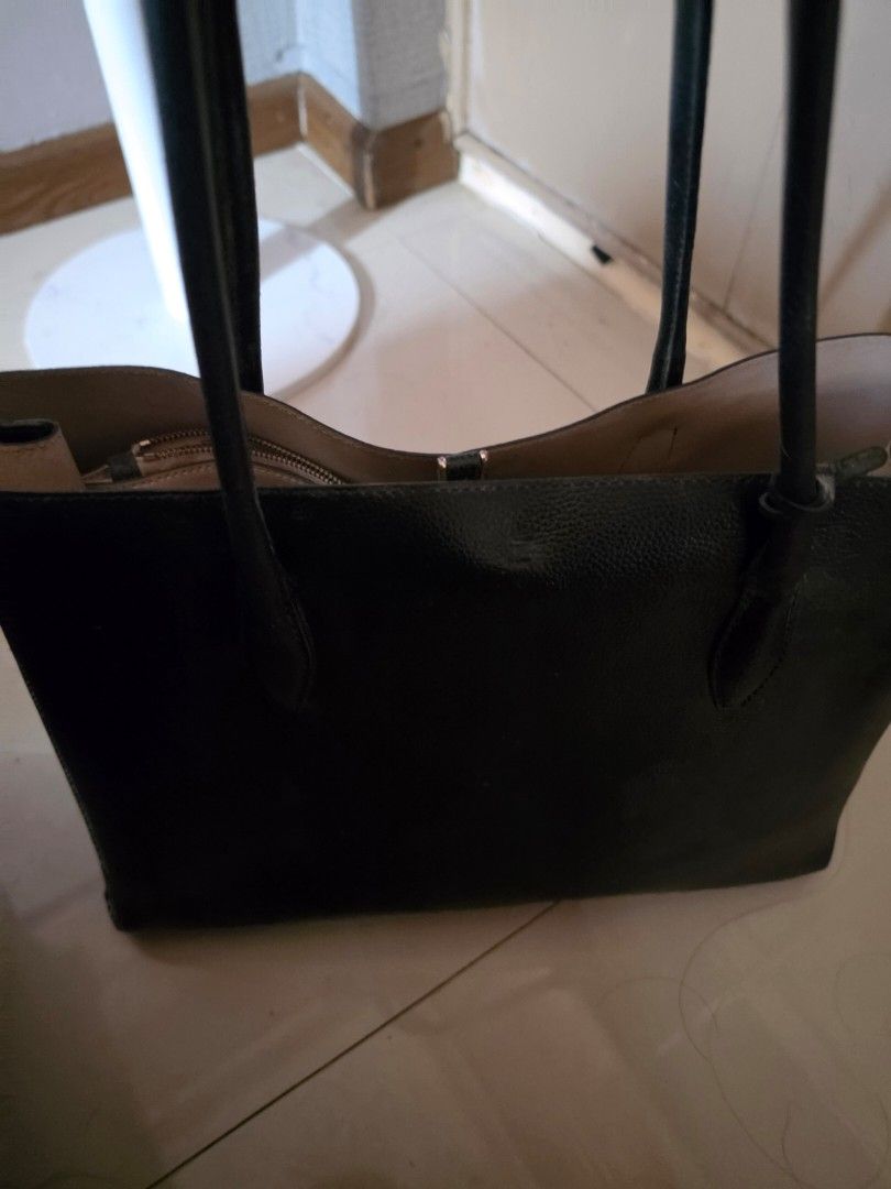 Kate Spade Black Leather Tote Bag (Category: Tote Bags) located in Pasig City. Submitted by trinasssss (Listing ID 1462927260, Image 1). Description: - Classic black leather tote bag - Spacious interior with zip closure - Comfortable shoulder straps - Perfect for everyday use or work - Minor scuffs on exterior (please check photos) lowering the price of bag please do not ask for more photos anymore what u see is what u get.