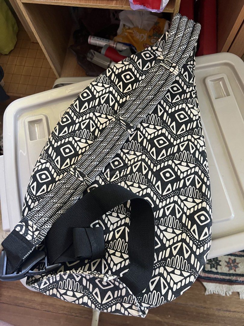 Kavu hiking sling bag (Category: Sling Bags) located in Paranaque City. Submitted by decluttering1990 (Listing ID 1462954867, Image 2). Description: Php800 or best reasonable offer Dimensions: 11 inches side to side at the widest 16 inches top to bottom Looks exactly like a Kavu original, but the tag inside is generic and the strap lock has no branding Buyer books and pays for shipping. Item is in Paranaque.