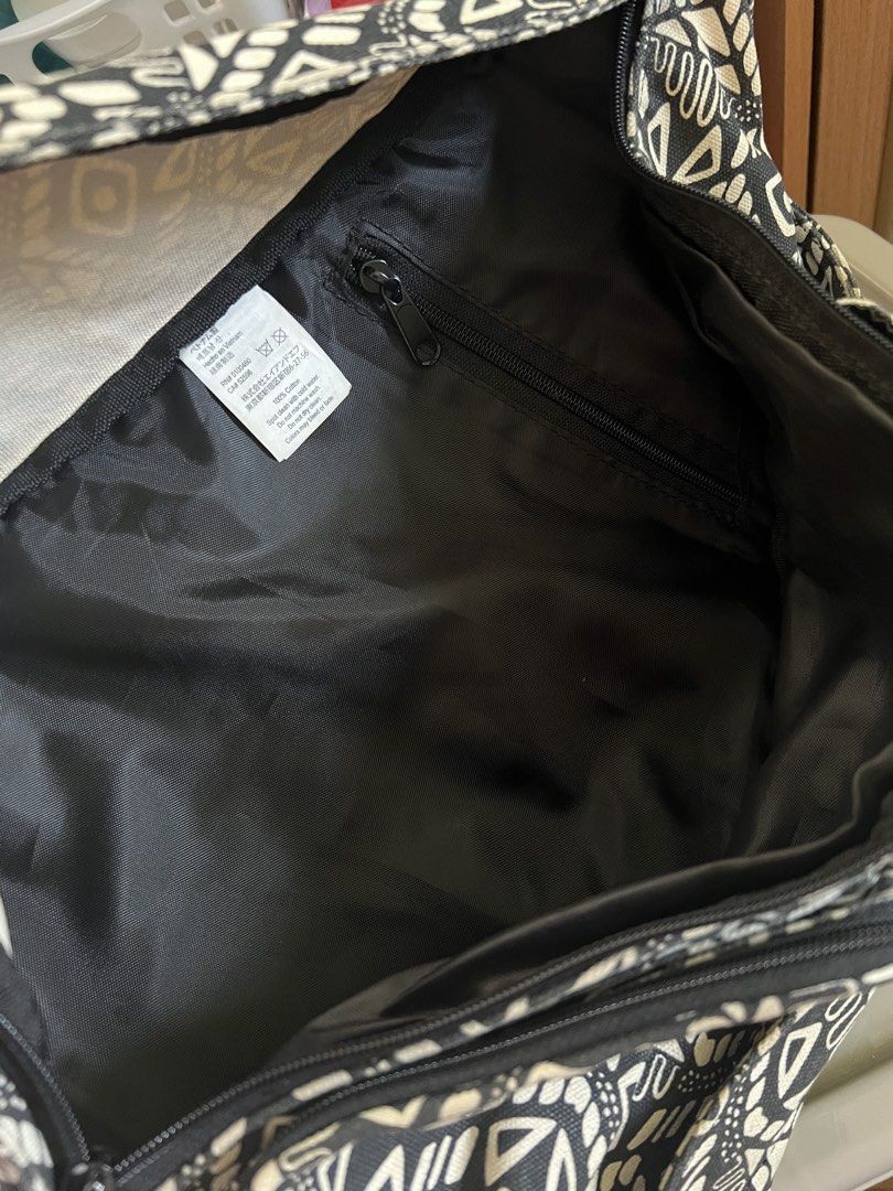 Kavu hiking sling bag (Category: Sling Bags) located in Paranaque City. Submitted by decluttering1990 (Listing ID 1462954867, Image 3). Description: Php800 or best reasonable offer Dimensions: 11 inches side to side at the widest 16 inches top to bottom Looks exactly like a Kavu original, but the tag inside is generic and the strap lock has no branding Buyer books and pays for shipping. Item is in Paranaque.