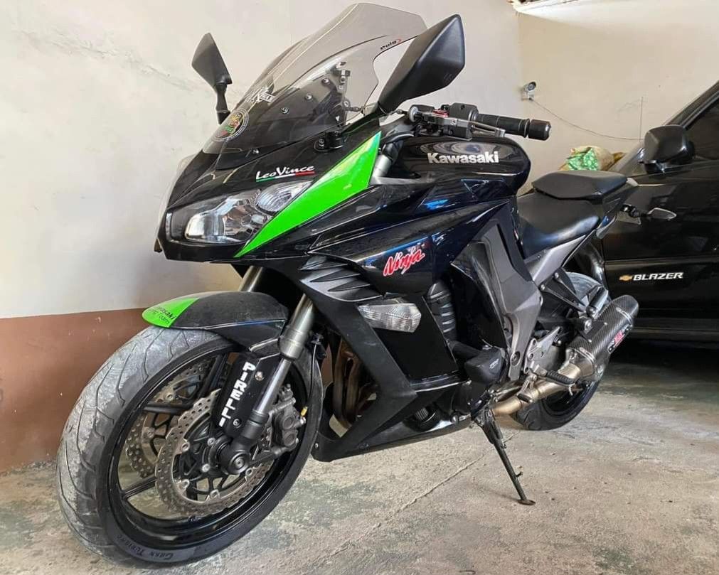 Kawasaki Ninja 1000 (Category: Motorbikes for Sale) located in Abucay. Submitted by jarylec (Listing ID 1463068030, Image 1). Description: PTPA FORSALE ONLY 320K down to 260K FIX! Kawasaki Ninja 1000 OR CR Dos & Valid Id 2011 Model Inline 4 24K odo Yoshimura pipe Padhessive Puig street screen Angel Ct 120/70-17 Angel Ct190/50-17 2 Keys 1,043cc (245.9km top speed) 142 hp 19L fuel tank capacity Price: 260K FIX! FIX! Bulacan.