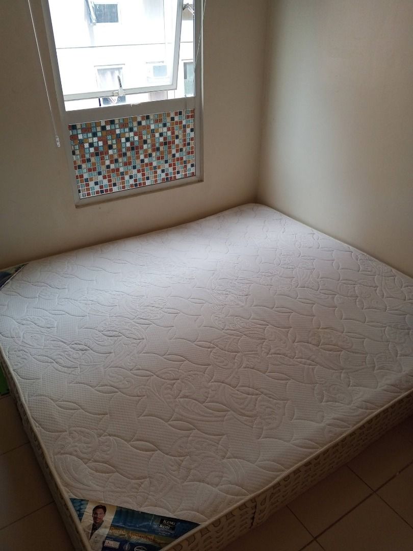 King Koil Chiropractic Foam (Category: Bed Frames & Mattresses) located in Manila. Submitted by alohasekai (Listing ID 1462960104, Image 1). Description: - Brand: King Koil - Color: White with patterned design - Benefit: Ensures a comfortable sleep - Condition: Sold as is - Contact: Message if interested.