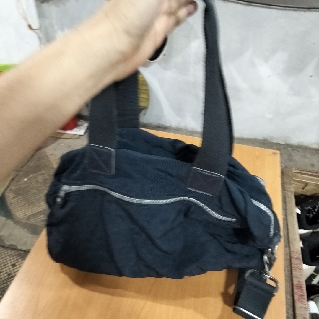Kipling (Category: Cross-body Bags) located in El Salvador. Submitted by francheskaukayukay (Listing ID 1462945201, Image 3). Description: .