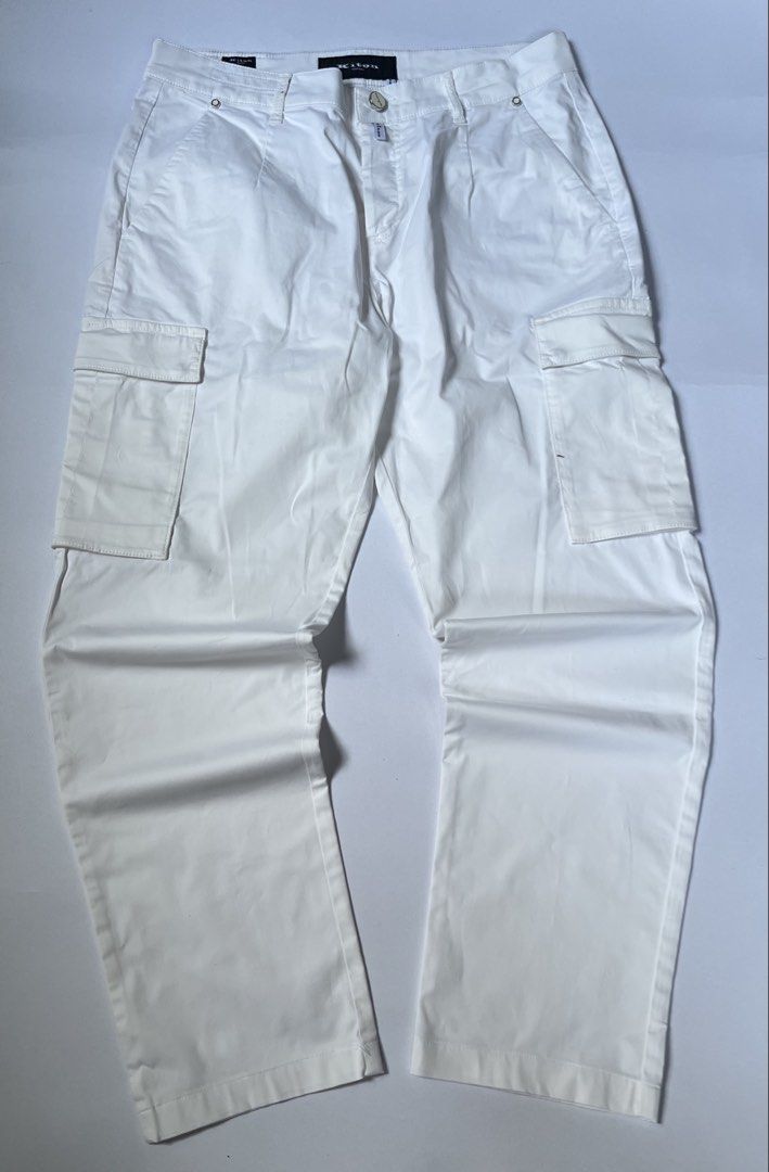 Kiton White Cargo Pants Size 33 (Category: Jeans) located in Dumangas. Submitted by duerocharl67867 (Listing ID 1462935898, Image 1). Description: - Brand: Kiton - Color: White - Size: 33 - Material: Cotton blend with elastane - Origin: Made in Italy - Style Code: UPR002R - Perfect for a casual look - Please check photos for detailed condition.
