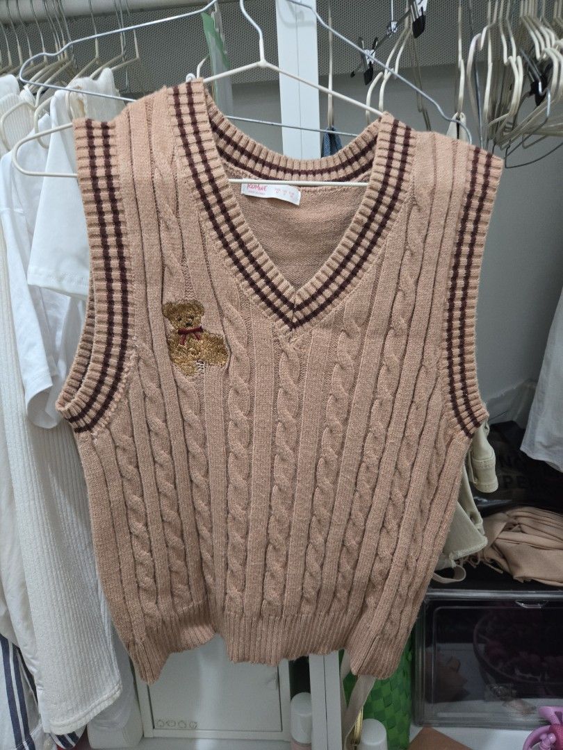 Knit Brown Vest - Romwe (Category: Sleeveless) located in Agoncillo. Submitted by ariannacvii (Listing ID 1462982320, Image 1). Description: 👚 Pre-Loved Knit Brown Vest — ₱150 I’m currently decluttering my wardrobe and letting go of some of my pre-loved clothes! 🤍 • Size: M • Brand: Romwe • Condition: Like New • Price: ₱150 ✨ Perfect for casual, everyday outfits and easy to style! 📌 IMPORTANT NOTE: Some of my clothes have been stored and unuse