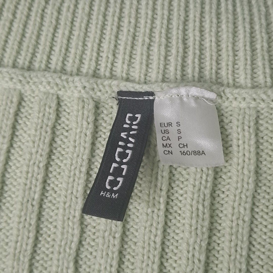 Knitted sleeveless loose v-neck (Category: Coats, Jackets and Outerwear) located in Adams. Submitted by frog_and_clover (Listing ID 1462918805, Image 2). Description: knitted v-nexk cardigan, H&M size medium to large..