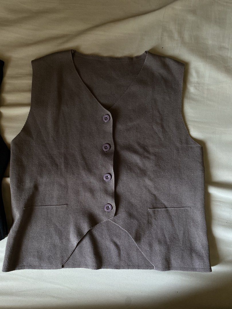 Knitted Vest Top (Category: Sleeveless) located in Pasig City. Submitted by itsmry (Listing ID 1462929144, Image 3). Description: Bundle for 2 Small 200 only.