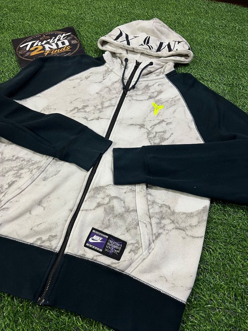 Kobe bryant hoodie (Category: Activewear) located in Caloocan City. Submitted by fiercecloud_bb2c8b (Listing ID 1462977853, Image 1). Description: .