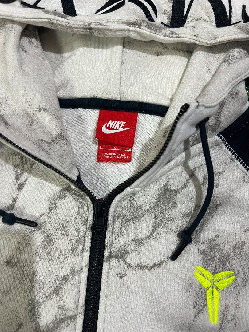 Kobe bryant hoodie (Category: Activewear) located in Caloocan City. Submitted by fiercecloud_bb2c8b (Listing ID 1462977853, Image 3). Description: .