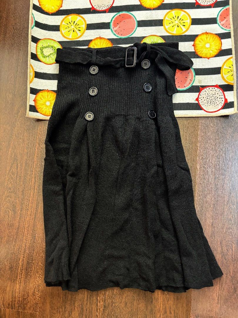 Korea black knit skirt (Category: Skirts) located in Manila. Submitted by thekidshop (Listing ID 1463040459, Image 1). Description: .