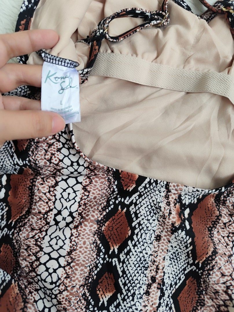 (L) Kona Sol One Piece Swimsuit (Category: Bikinis & Swimsuits) located in Paranaque City. Submitted by tanz2014 (Listing ID 1462939154, Image 3). Description: 🥀𝐒𝐔𝐏𝐄𝐑 𝐆𝐀𝐍𝐃𝐀 𝐍𝐈𝐓𝐎🥀 🌻Like New🌻 🌼Brand: KONA SOL ➡️Padded 🌸Size: Large 💸Mine: P399 🔺All Items are PRELOVED in good condition. 🔺Please do manage your expectations. 🔺WASH before USE‼️ 🔺BUY at your own RISK‼️ ❌NO RETURN, NO EXCHANGE POLICY❌ 🚫BOGUS BUYER/JOY RESERVER wi
