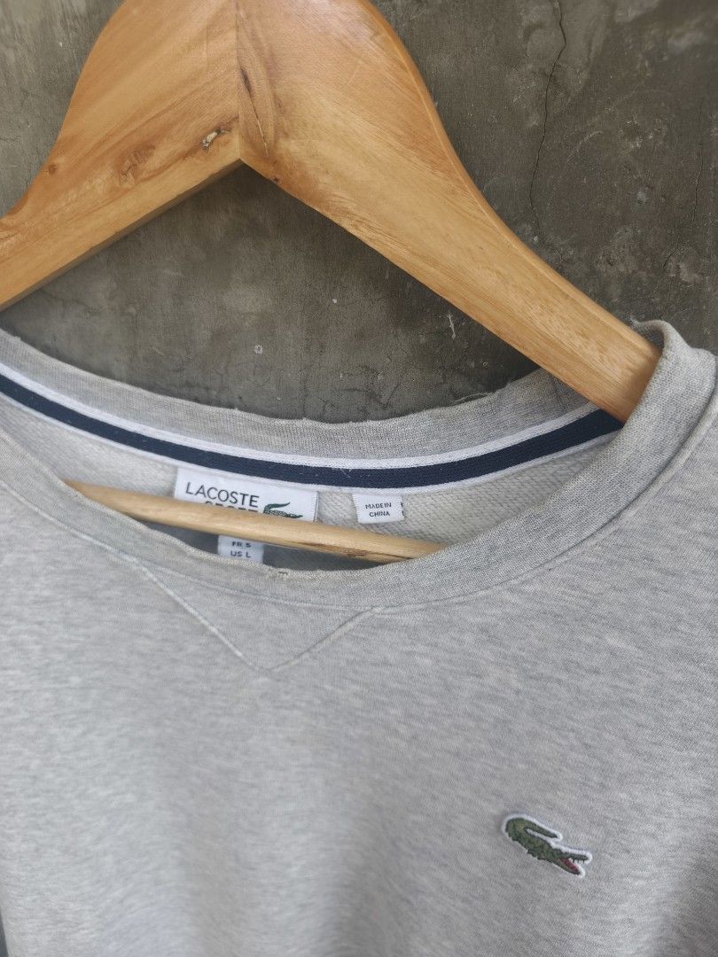 Lacoste (Category: Coats, Jackets and Outerwear) located in Tagbina. Submitted by stephen_migraso (Listing ID 1462913497, Image 3). Description: distress neck.