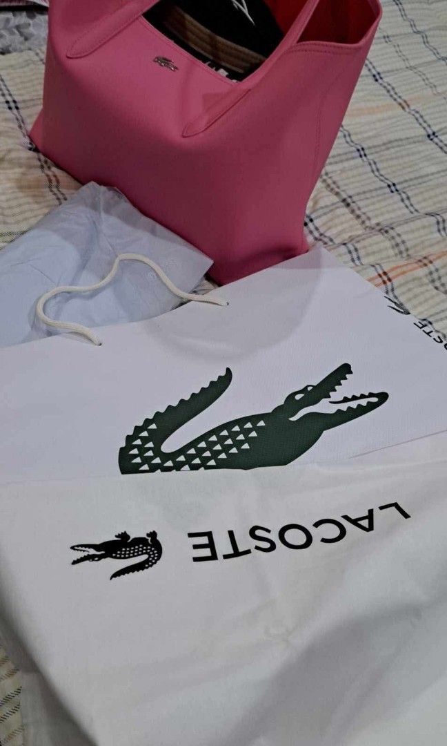 Lacoste reversible tote large (Category: Tote Bags) located in Talisay. Submitted by j-selectfinds (Listing ID 1462897688, Image 3). Description: Lacoste reversi ble tote. with complete inclusions, paper bag & dust bag. slightly used. No isssue ..