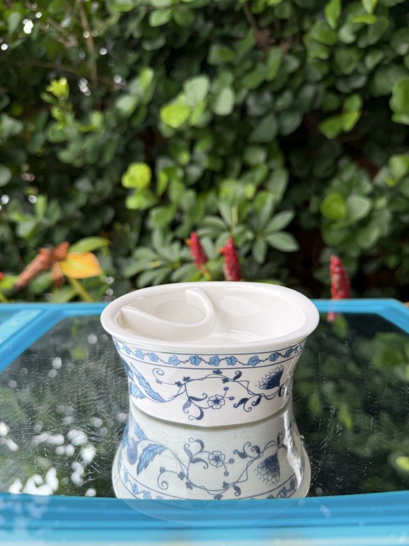 Ladle rest (Category: Other Kitchenware & Tableware) located in Davao. Submitted by parteawares2 (Listing ID 1462897698, Image 1). Description: One piece beautiful blue onion ladle rest , serving spoon rest , while cooking you may place your spatula or ladle here . Or while dining you have a ladle rest for your serving spoon especially serving soup and yummy dishes .