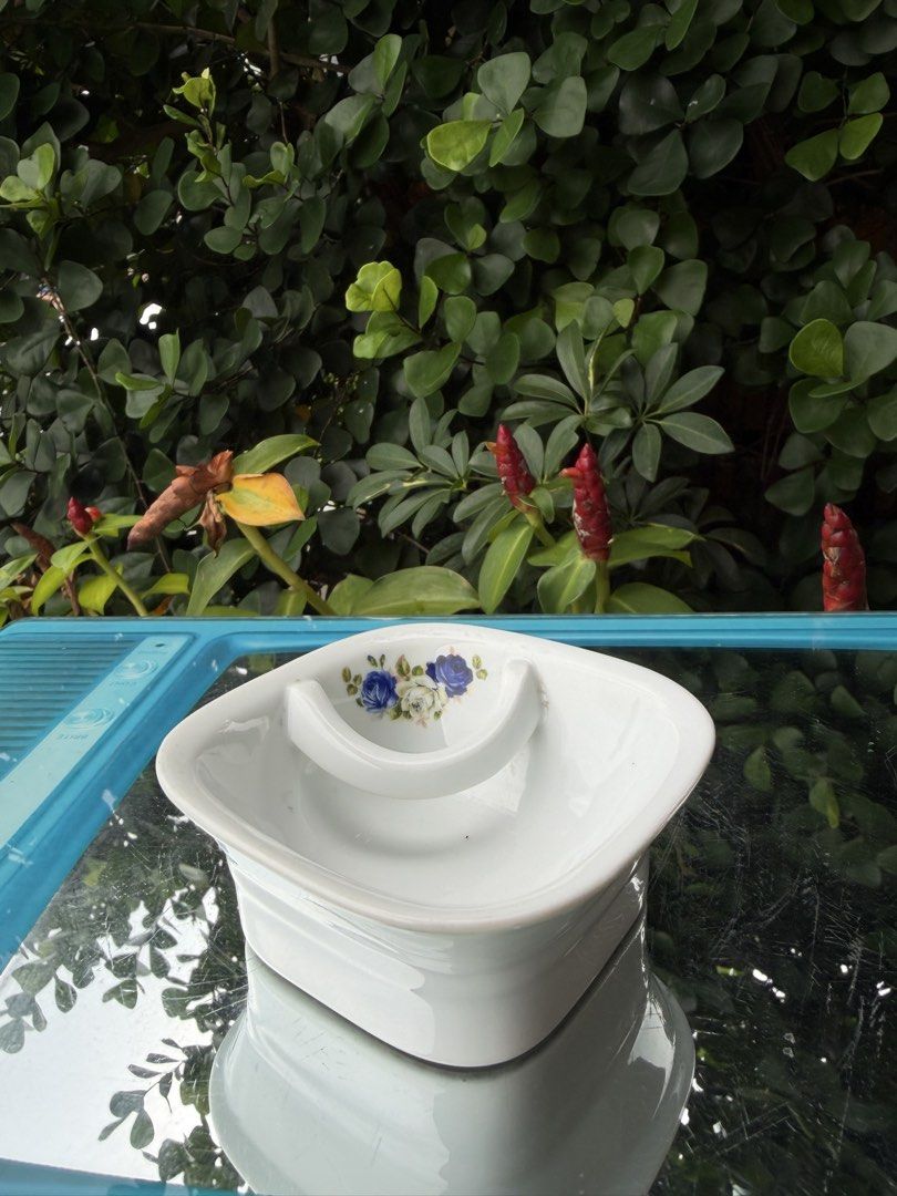 Ladle rest (Category: Cookware & Accessories) located in Davao. Submitted by parteawares2 (Listing ID 1462898294, Image 3). Description: One piece ladle rest while enjoying serving dishes at home place your ladle here so it won’t swim with your soup your serving spoon..